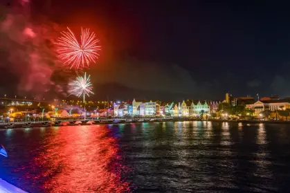 fireworks-bridge-buildings-e1481838927725